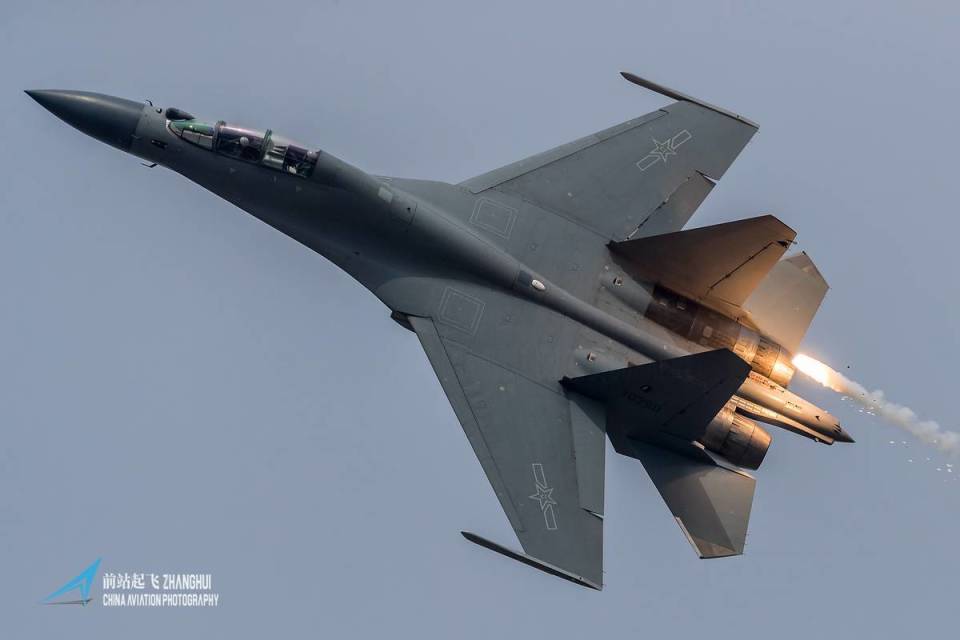 殲-16并非僅為空優(yōu)，深度解析其多重角色與戰(zhàn)略價(jià)值，深度解析，殲-16的多重角色與戰(zhàn)略價(jià)值遠(yuǎn)超空優(yōu)戰(zhàn)機(jī)