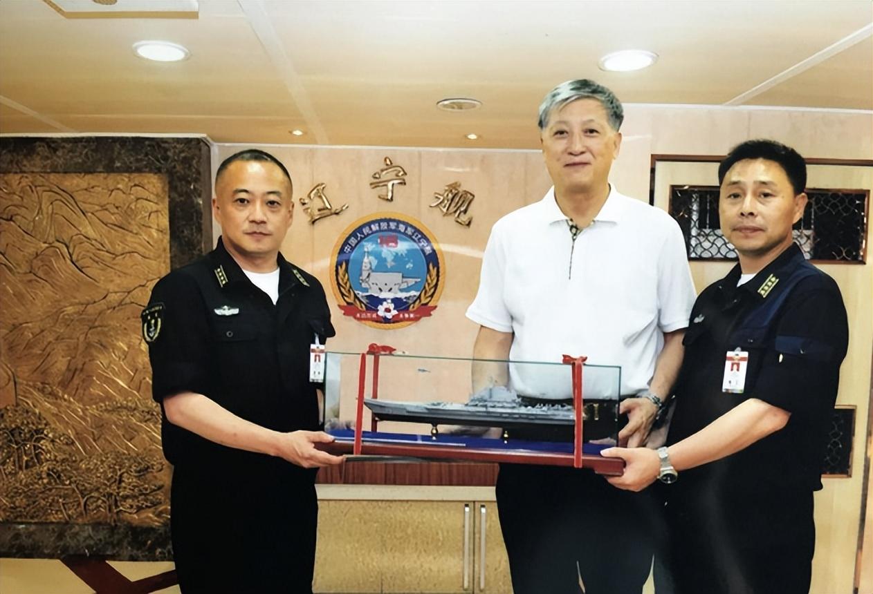 海軍柏躍平兒子的成長(zhǎng)故事，今年幾歲了？，海軍柏躍平兒子的成長(zhǎng)故事揭秘，今年幾歲了？
