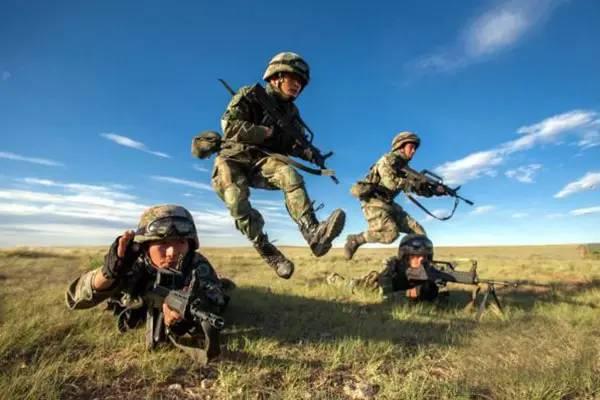 朱日和195旅的李繼武，英雄之魂與時(shí)代的榮光，朱日和英雄李繼武，時(shí)代榮光與英雄之魂