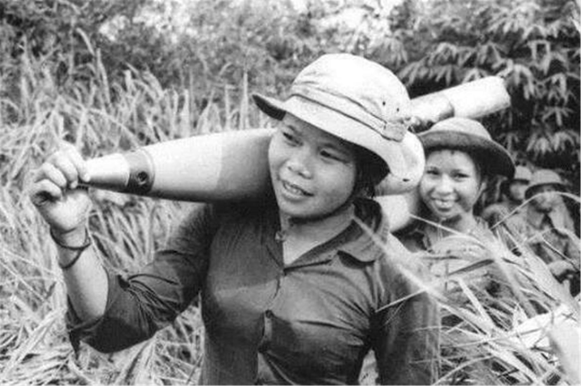 越南人民軍中的女兵力量，勇敢與堅(jiān)韌的象征，越南女兵力量，勇敢與堅(jiān)韌的象征