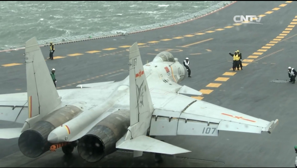 殲-15訓(xùn)練視頻，揭示中國海軍航空兵力量的卓越訓(xùn)練體系，殲-15訓(xùn)練視頻展現(xiàn)中國海軍航空兵卓越訓(xùn)練體系實(shí)力