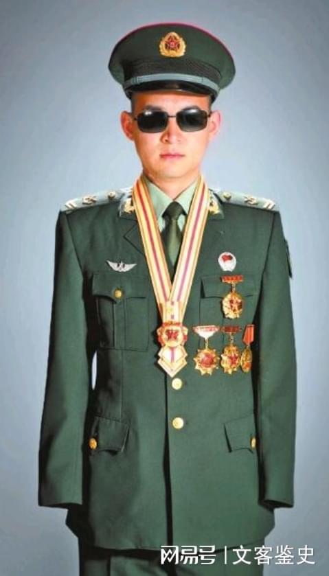 杜富國(guó)，英勇負(fù)傷，展現(xiàn)時(shí)代精神的英雄，杜富國(guó)，英勇負(fù)傷的時(shí)代英雄