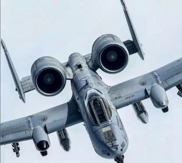 探索A-10戰(zhàn)斗機(jī)的壯麗身影，圖片解析與影響，A-10戰(zhàn)斗機(jī)的英姿，圖片解析與深遠(yuǎn)影響