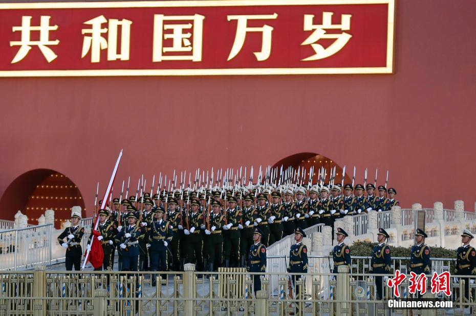中國(guó)人民解放軍儀仗隊(duì)升國(guó)旗儀式，榮耀與莊嚴(yán)的象征，中國(guó)人民解放軍儀仗隊(duì)升國(guó)旗儀式，榮耀與莊嚴(yán)的國(guó)粹展現(xiàn)