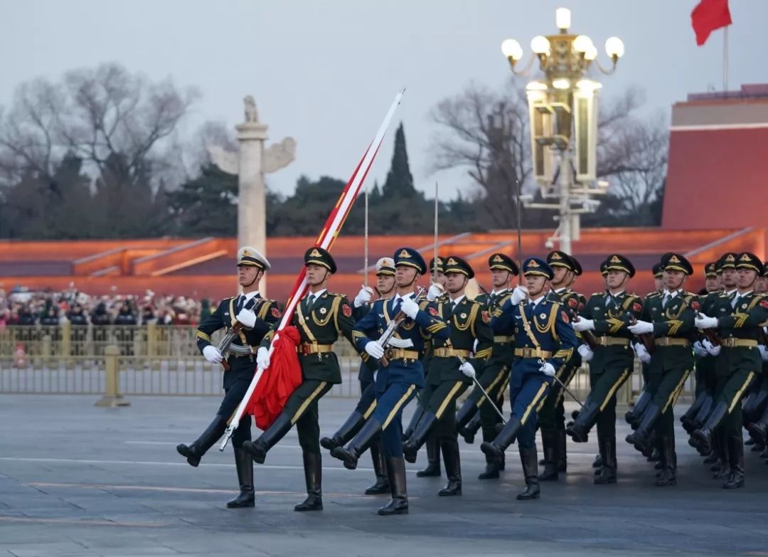 2015年閱兵升旗儀式完整視頻，展現(xiàn)國(guó)家力量與榮耀，「閱兵升旗儀式全程回顧，展現(xiàn)國(guó)家力量與榮耀的2015年盛事」