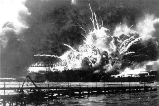 揭秘1978年軍艦爆炸事件，災(zāi)難背后的故事，揭秘，1978年軍艦爆炸事件背后的故事