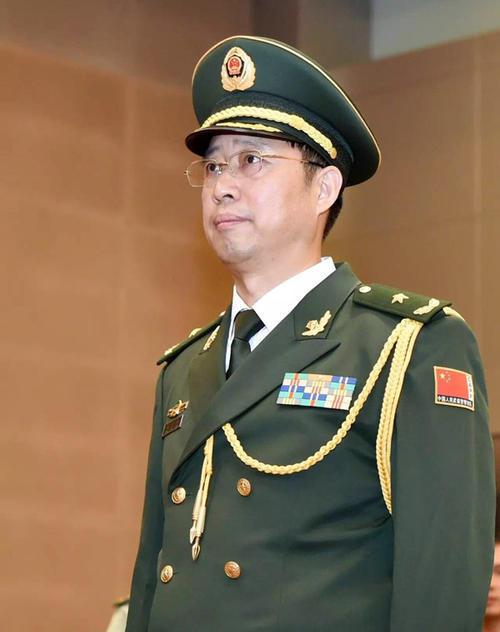 丁曉兵與廣西武警總隊司令妻子的故事，勇氣、奉獻(xiàn)與愛的力量，丁曉兵與廣西武警總隊司令妻子，勇氣、奉獻(xiàn)與愛的交織故事