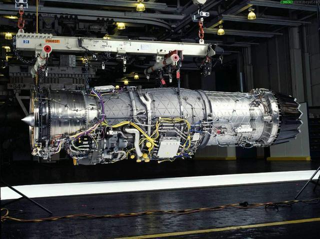 殲-15艦載機(jī)的發(fā)動(dòng)機(jī)，動(dòng)力之心的探索，殲-15艦載機(jī)動(dòng)力之心，發(fā)動(dòng)機(jī)技術(shù)深度探索