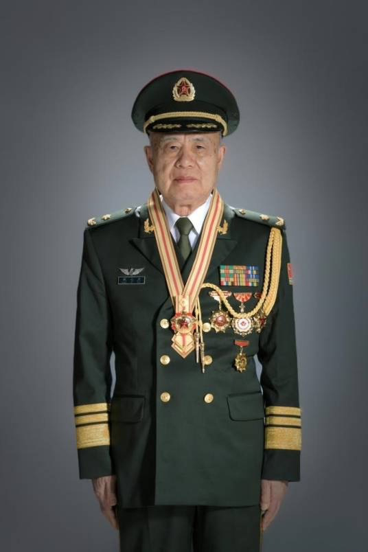 八一勛章的獲得者待遇，榮譽(yù)與責(zé)任的雙重禮贊，八一勛章獲得者榮譽(yù)與責(zé)任的雙重禮贊