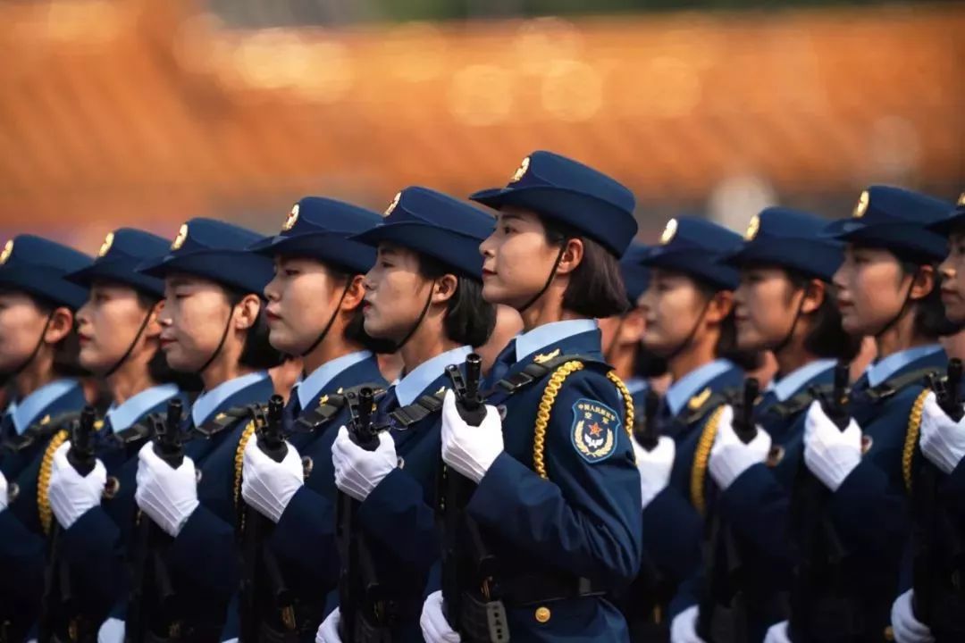 現(xiàn)代女兵服裝全套，時(shí)尚與功能的完美結(jié)合，現(xiàn)代女兵服裝全套，時(shí)尚與功能完美融合的風(fēng)采