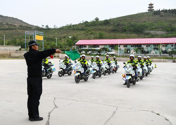 國(guó)賓護(hù)衛(wèi)隊(duì)摩托車，車型、價(jià)格及其價(jià)值，國(guó)賓護(hù)衛(wèi)隊(duì)摩托車車型、價(jià)格與價(jià)值解析