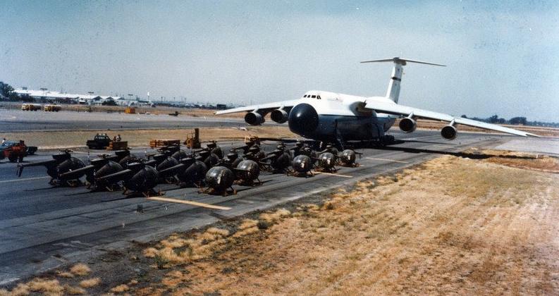 C130運(yùn)輸機(jī)貨倉尺寸及其在空中物流領(lǐng)域的重要性，C130運(yùn)輸機(jī)貨倉尺寸與在空中物流領(lǐng)域的關(guān)鍵作用