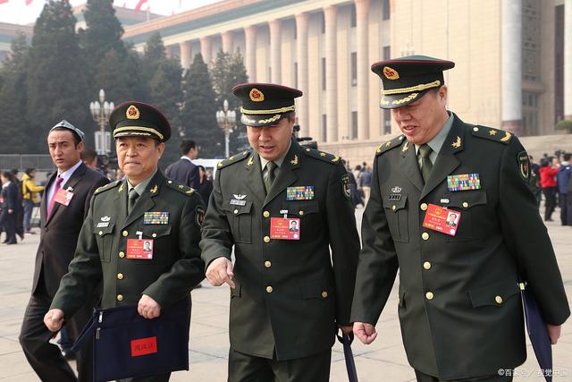 集團軍軍長與正廳級干部，職務(wù)對比與層級解析，集團軍軍長與正廳級干部，職務(wù)對比及層級深度解析