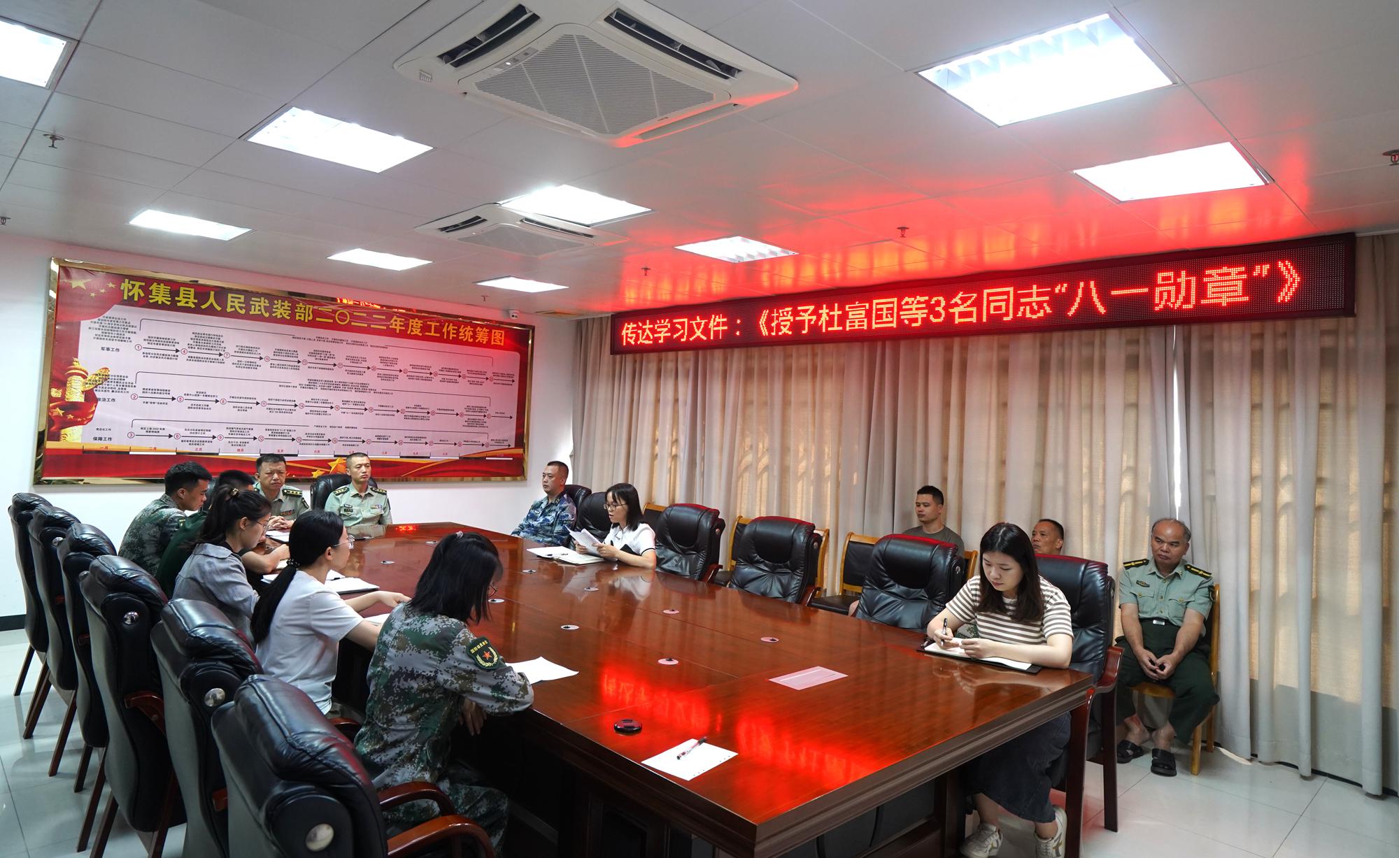 八一勛章國家給予的榮譽與獎勵金額探討，八一勛章，國家榮譽與獎勵金額深度解析