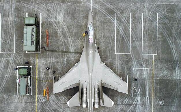 蘇霍伊與殲-16，航空巨匠的卓越合作與先進戰(zhàn)斗機的誕生，蘇霍伊與殲-16，航空合作鑄就輝煌，先進戰(zhàn)機誕生記