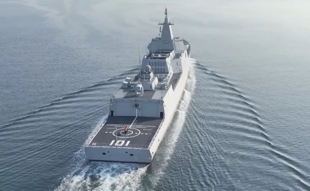 探索中國(guó)海軍力量之巔峰，055型驅(qū)逐艦超清壁紙欣賞，中國(guó)海軍力量巔峰探索，055型驅(qū)逐艦超清壁紙展示