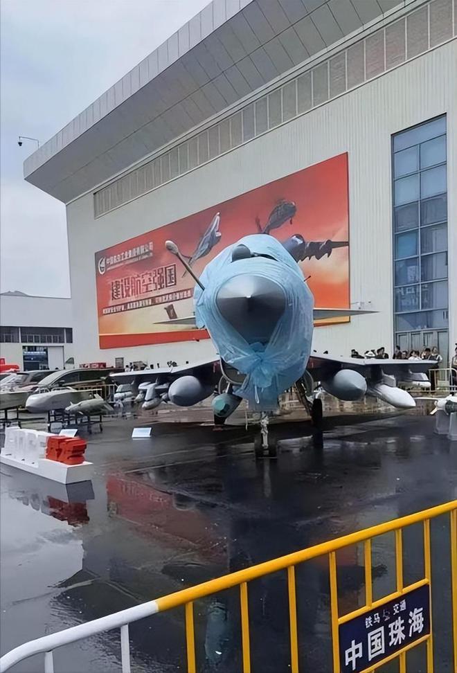殲-10C，揭秘中國(guó)現(xiàn)代化戰(zhàn)斗機(jī)的卓越成就與未來展望，揭秘殲-10C，中國(guó)現(xiàn)代化戰(zhàn)斗機(jī)的輝煌成就與未來展望