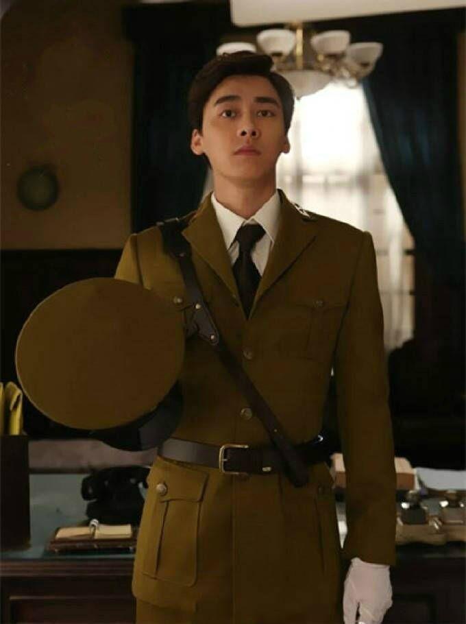 軍裝圖片男，榮耀的象征與力量的展現(xiàn)，軍裝圖片男，榮耀與力量的象征展露風(fēng)采