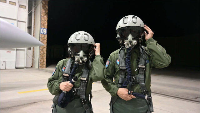 叛臺(tái)十四位飛行員，勇氣與忠誠(chéng)的考驗(yàn)，叛臺(tái)十四位飛行員，勇氣與忠誠(chéng)的雙重考驗(yàn)