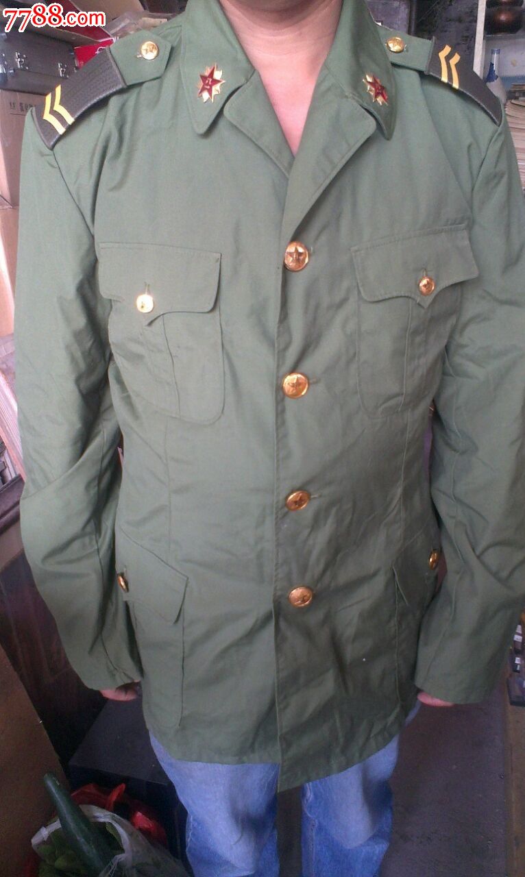 軍服背后的榮耀與傳承——走進(jìn)神秘的99軍服世界，走進(jìn)神秘的軍服世界，榮耀與傳承的99軍服探秘