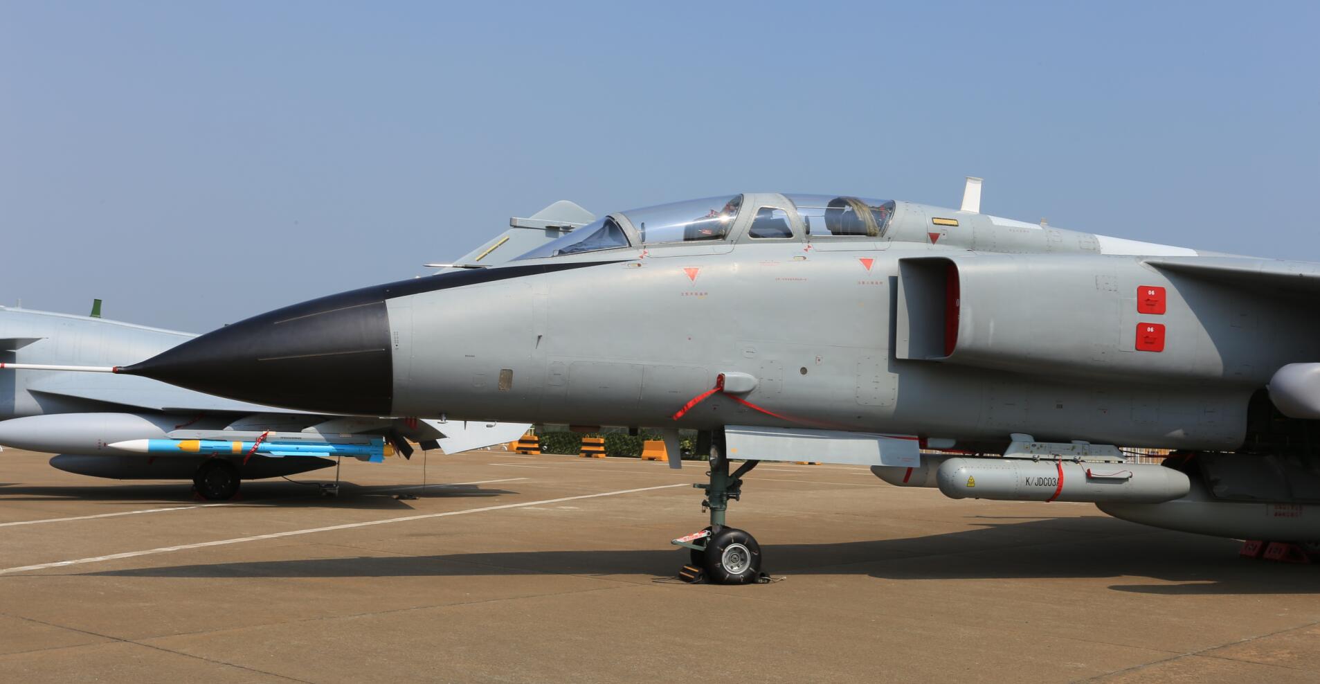 殲轟7A電子戰(zhàn)機(jī)，中國空中力量的新型電子利劍，殲轟7A電子戰(zhàn)機(jī)，中國空中力量的電子新利器