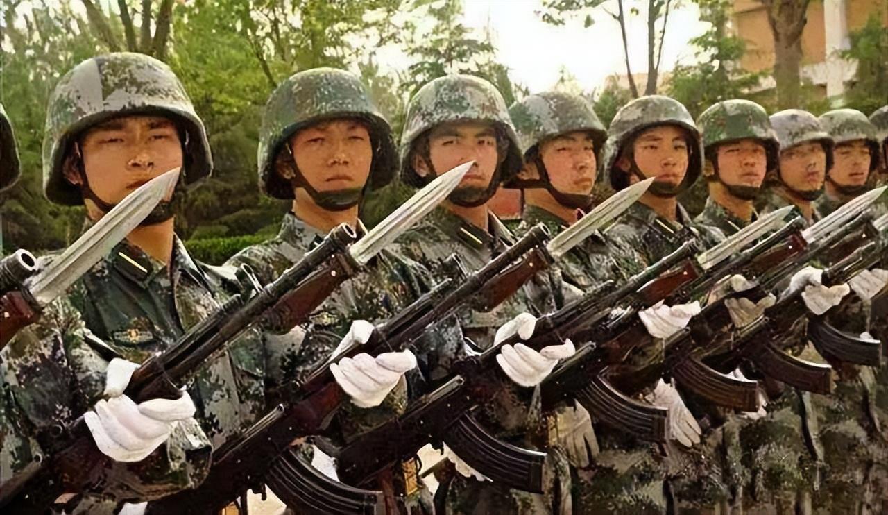 解放軍最新照片揭示的軍事力量與民族精神，解放軍最新照片展現(xiàn)軍事力量與民族精神風(fēng)采