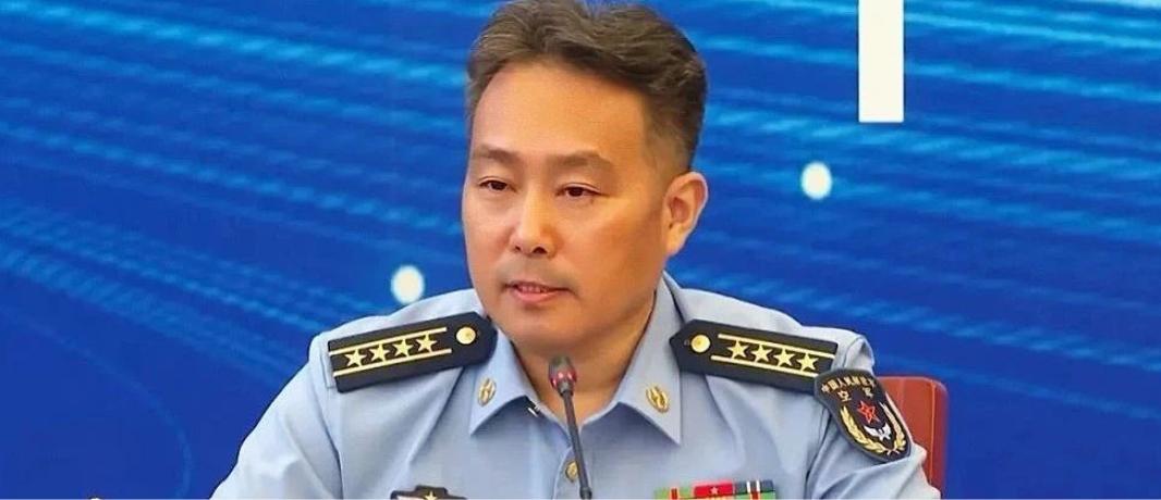 中國(guó)空軍繞飛，翱翔藍(lán)天，捍衛(wèi)長(zhǎng)空，中國(guó)空軍繞飛行動(dòng)，藍(lán)天捍衛(wèi)長(zhǎng)空之壯志壯志
