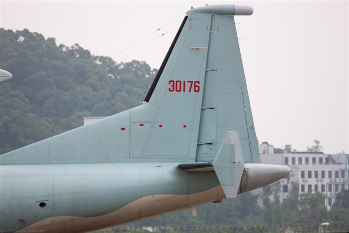 直-18預(yù)警機(jī)在編隊(duì)中的距離掌控與戰(zhàn)術(shù)運(yùn)用，直-18預(yù)警機(jī)編隊(duì)中的距離掌控與戰(zhàn)術(shù)運(yùn)用策略