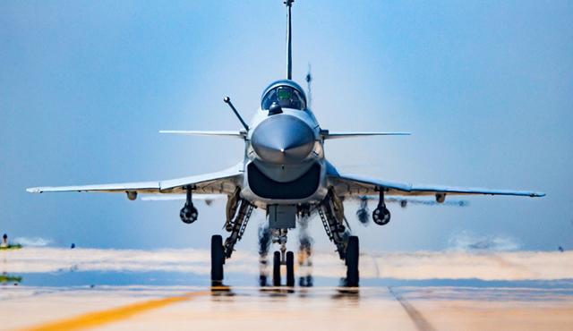 中國空軍與電影，特技并非垃圾，而是藝術(shù)，中國空軍與電影，特技的藝術(shù)展現(xiàn)
