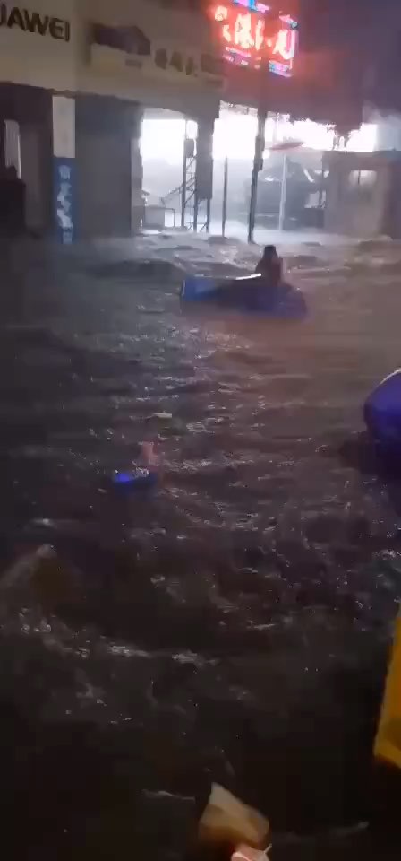 中國最嚇人的暴雨視頻，揭示暴雨的威力與影響，中國暴雨威力與影響揭秘，驚人實況視頻曝光