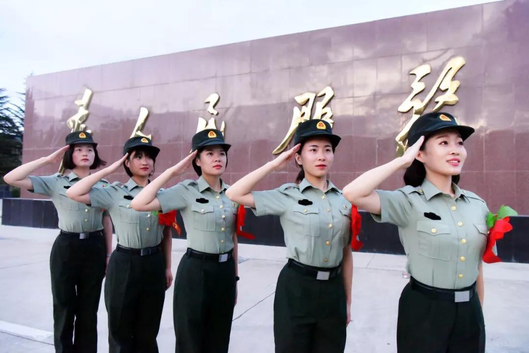 女兵的照片高清英姿，展現(xiàn)新時代女性的力量與魅力，女兵高清照片展現(xiàn)新時代女性的力量與魅力風(fēng)采