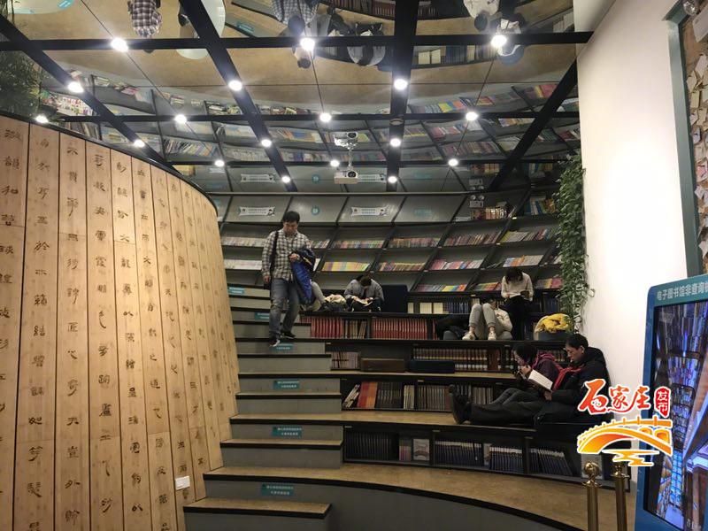 新聞?wù)?，四月的國際動態(tài)與影響，四月國際動態(tài)概覽及其全球影響