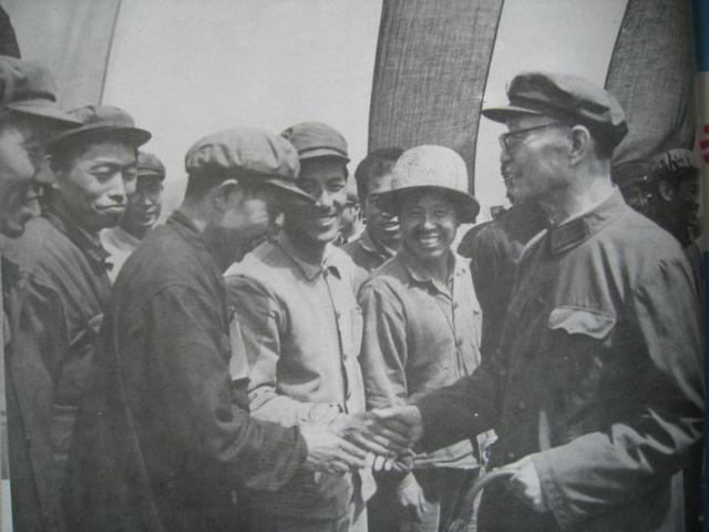 紅衛(wèi)兵不敢動的兩個將軍，勇氣與智慧的典范，紅衛(wèi)兵中的勇氣與智慧典范，兩位將軍的故事