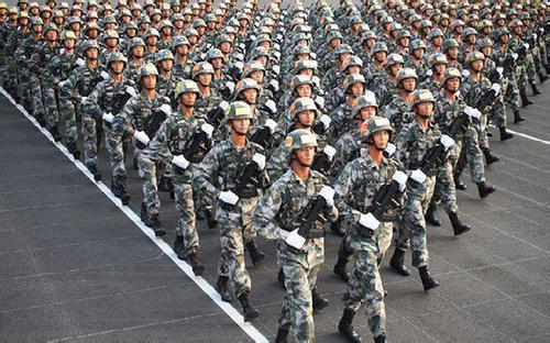 沙場閱兵宣傳圖片，展現(xiàn)軍威，激發(fā)民族自豪感，沙場閱兵宣傳圖片，展現(xiàn)軍威，振奮民族自豪感