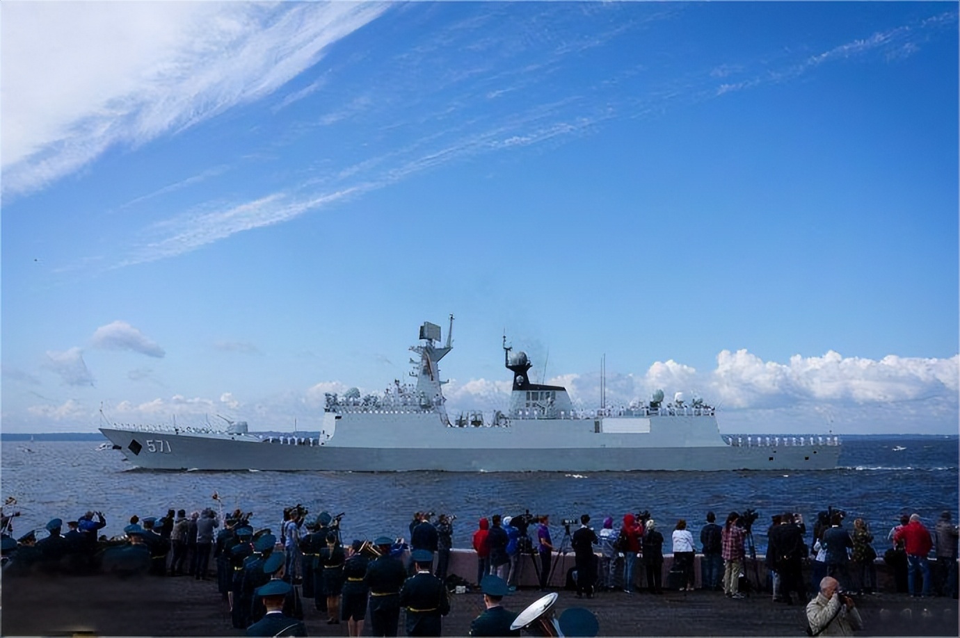 海軍護(hù)衛(wèi)艦運(yùn)城號(hào)的榮耀與擔(dān)當(dāng)，海軍護(hù)衛(wèi)艦運(yùn)城號(hào)，榮耀與擔(dān)當(dāng)?shù)暮胶Ｖ? class=