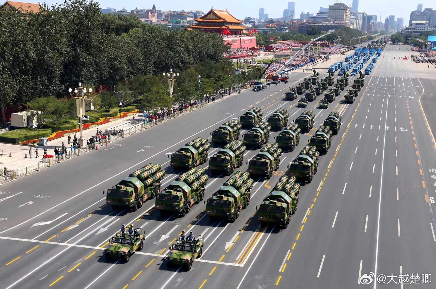 紀(jì)念中國(guó)人民抗日戰(zhàn)爭(zhēng)暨世界反法西斯戰(zhàn)爭(zhēng)勝利七十周年閱兵，紀(jì)念反法西斯勝利七十周年閱兵盛典，銘記歷史，砥礪前行