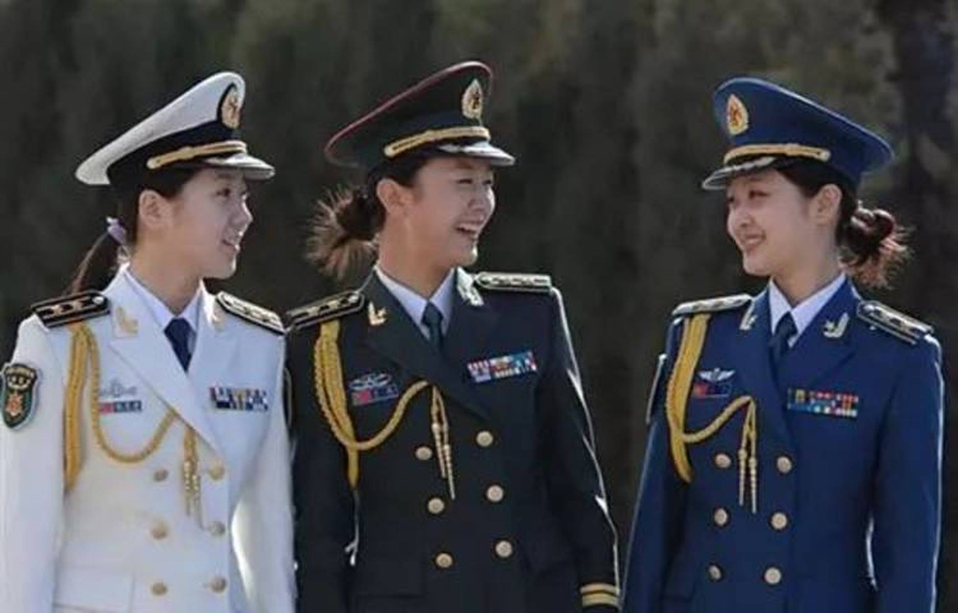 中國人民解放軍軍裝樣式，歷史演變與現(xiàn)代風(fēng)貌，中國人民解放軍軍裝的歷史演變與現(xiàn)代風(fēng)貌