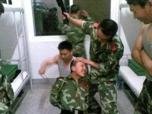 新兵第一年為啥挨打，深度解析與應(yīng)對策略，新兵第一年挨打現(xiàn)象，深度解析原因與應(yīng)對策略
