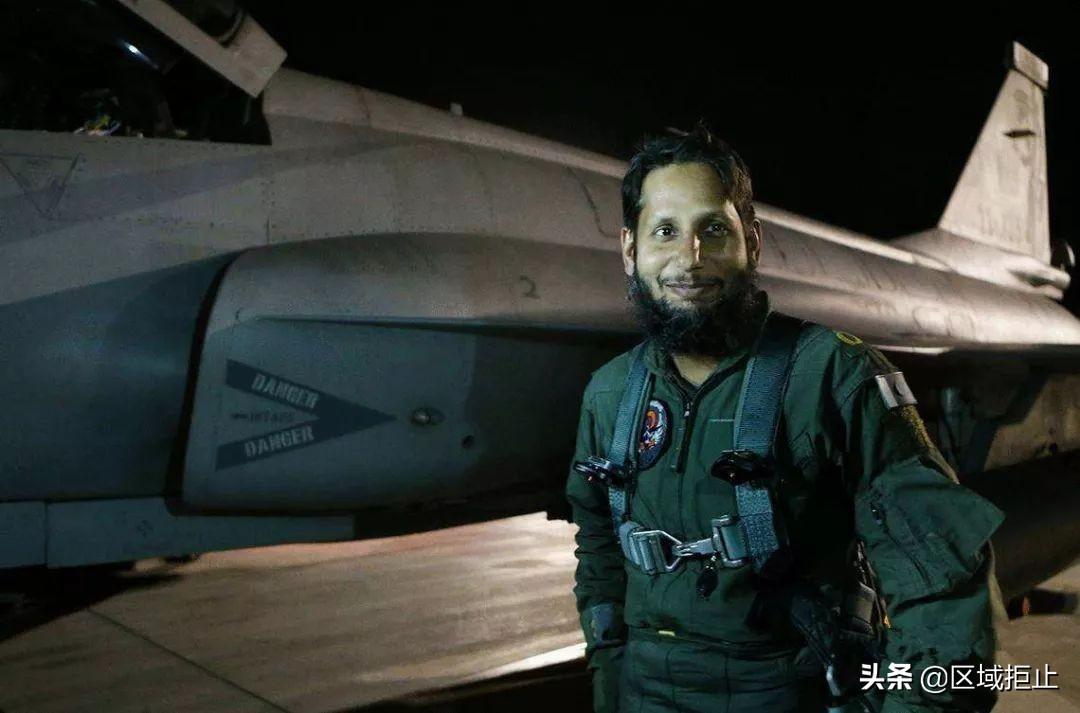 殲-10與梟龍對決F-15，空中力量的較量，殲-10與梟龍對決F-15，空中力量的巔峰較量