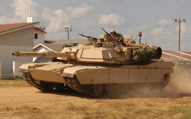 M1A2艾布拉姆斯機(jī)槍，現(xiàn)代戰(zhàn)爭的鋼鐵巨獸，M1A2艾布拉姆斯機(jī)槍，現(xiàn)代戰(zhàn)爭中的鋼鐵巨獸霸主