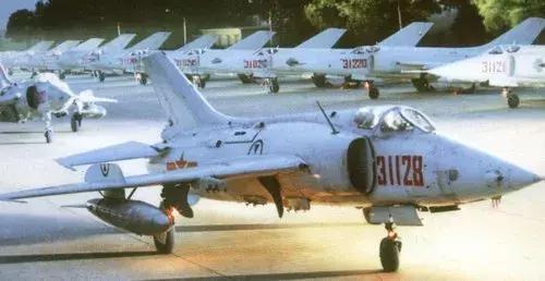 強5攻擊機的故事，英勇無畏的空中戰(zhàn)士傳奇，強5攻擊機，英勇無畏的空中戰(zhàn)士傳奇故事