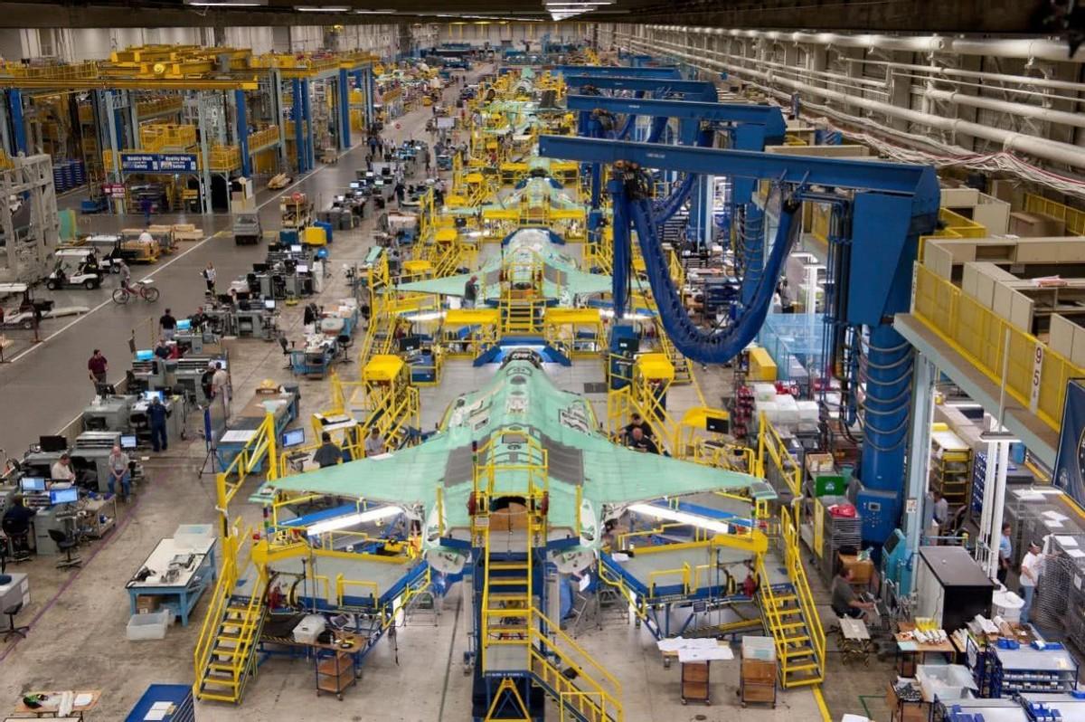 殲-20與F-22，究竟誰更厲害？，殲-20與F-22，誰更勝一籌？對比解析