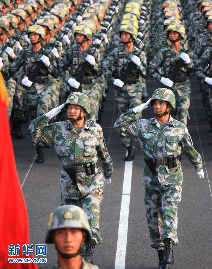 閱兵彩排陸軍方隊片段視頻，展現(xiàn)榮耀與力量，閱兵彩排陸軍方隊震撼瞬間，榮耀與力量的展現(xiàn)