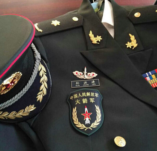 火箭軍與陸軍軍服，中國(guó)軍服文化的獨(dú)特魅力，中國(guó)火箭軍與陸軍軍服，獨(dú)特魅力的軍服文化