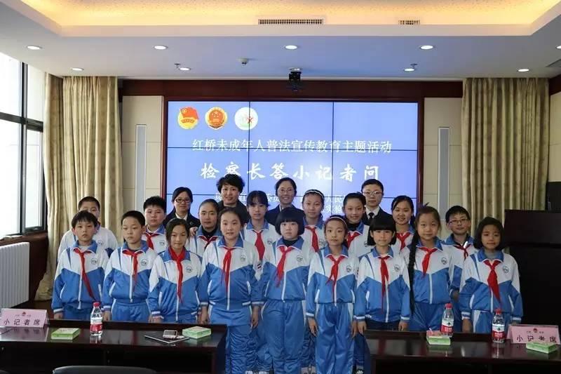 今天特大新聞，小學(xué)生如何撰寫新聞報道，小學(xué)生新聞報道撰寫指南，掌握新聞報道的要點與技巧