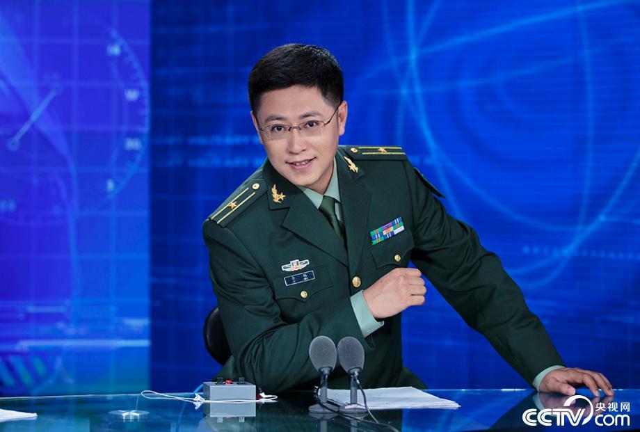 藍浩，軍事節(jié)目主持人的風采，藍浩，軍事節(jié)目主持人的魅力風采