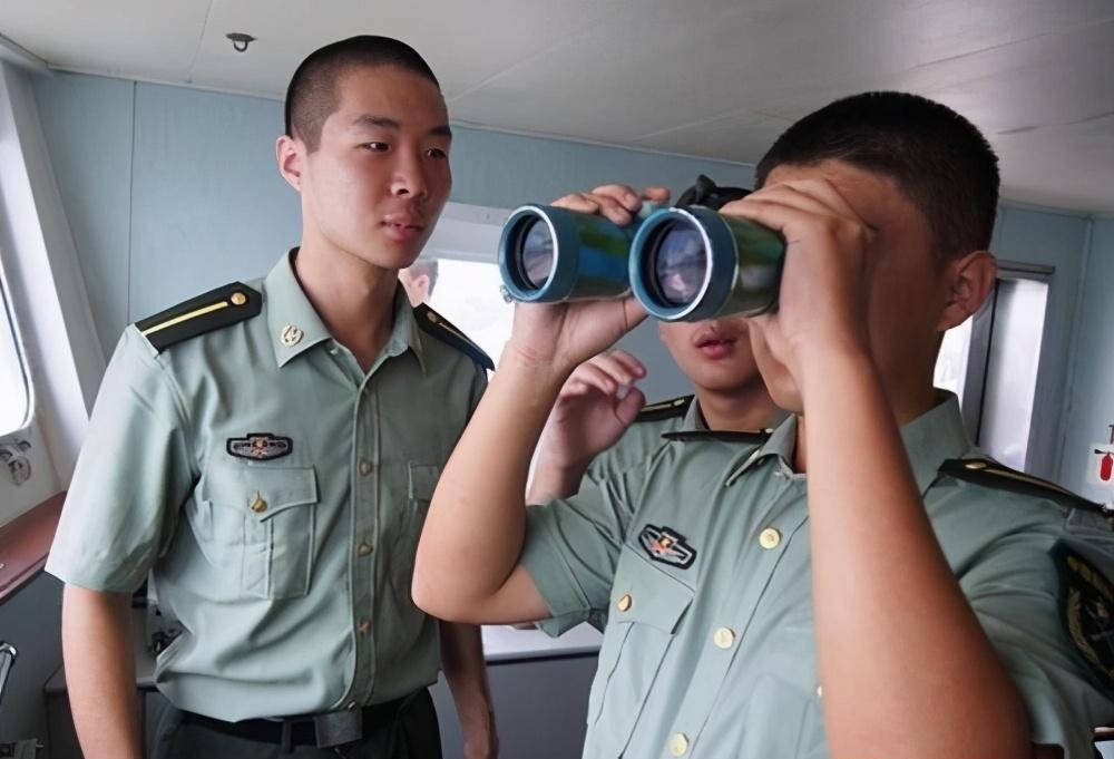 戴眼鏡可以報考軍校嗎？——對軍校報考資格的深度解讀，戴眼鏡能否報考軍校？全面解析軍校報考資格
