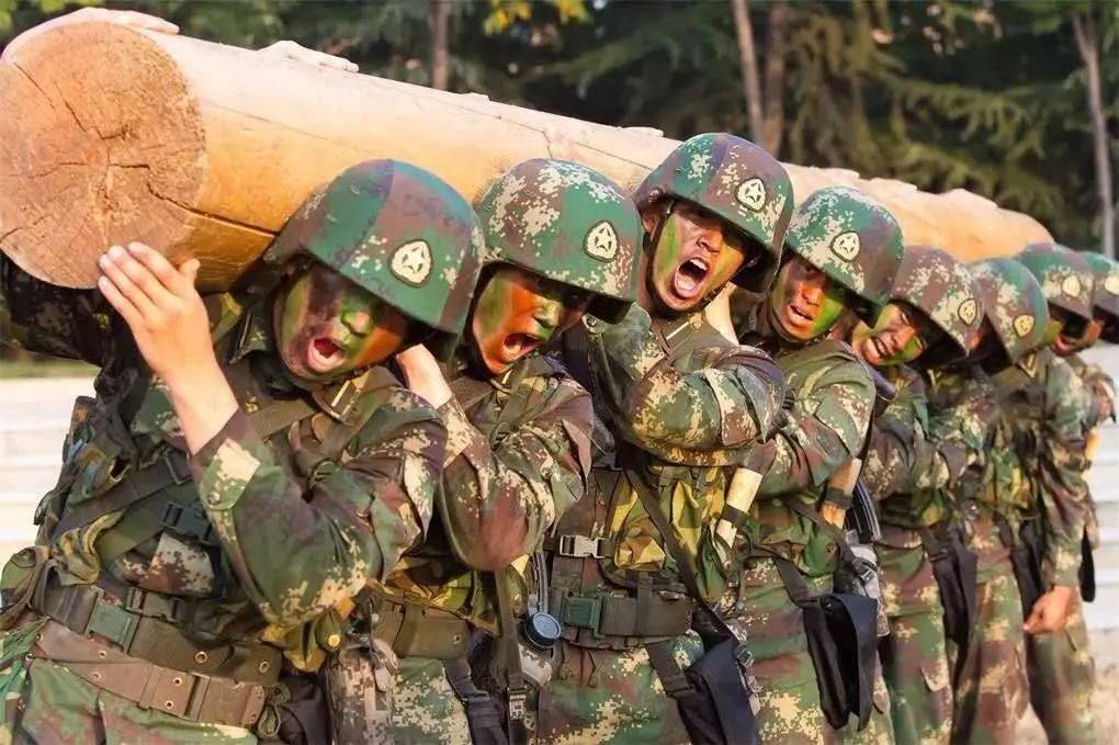 火箭軍工程大學(xué)軍服，榮耀的象征與時(shí)代的印記，火箭軍工程大學(xué)軍服，榮耀時(shí)代的印記與象征