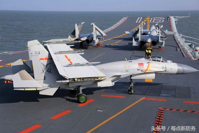 遼寧艦預(yù)警機(jī)，中國(guó)海軍航空兵力量的新里程碑，中國(guó)海軍航空兵新里程碑，遼寧艦預(yù)警機(jī)亮相展實(shí)力