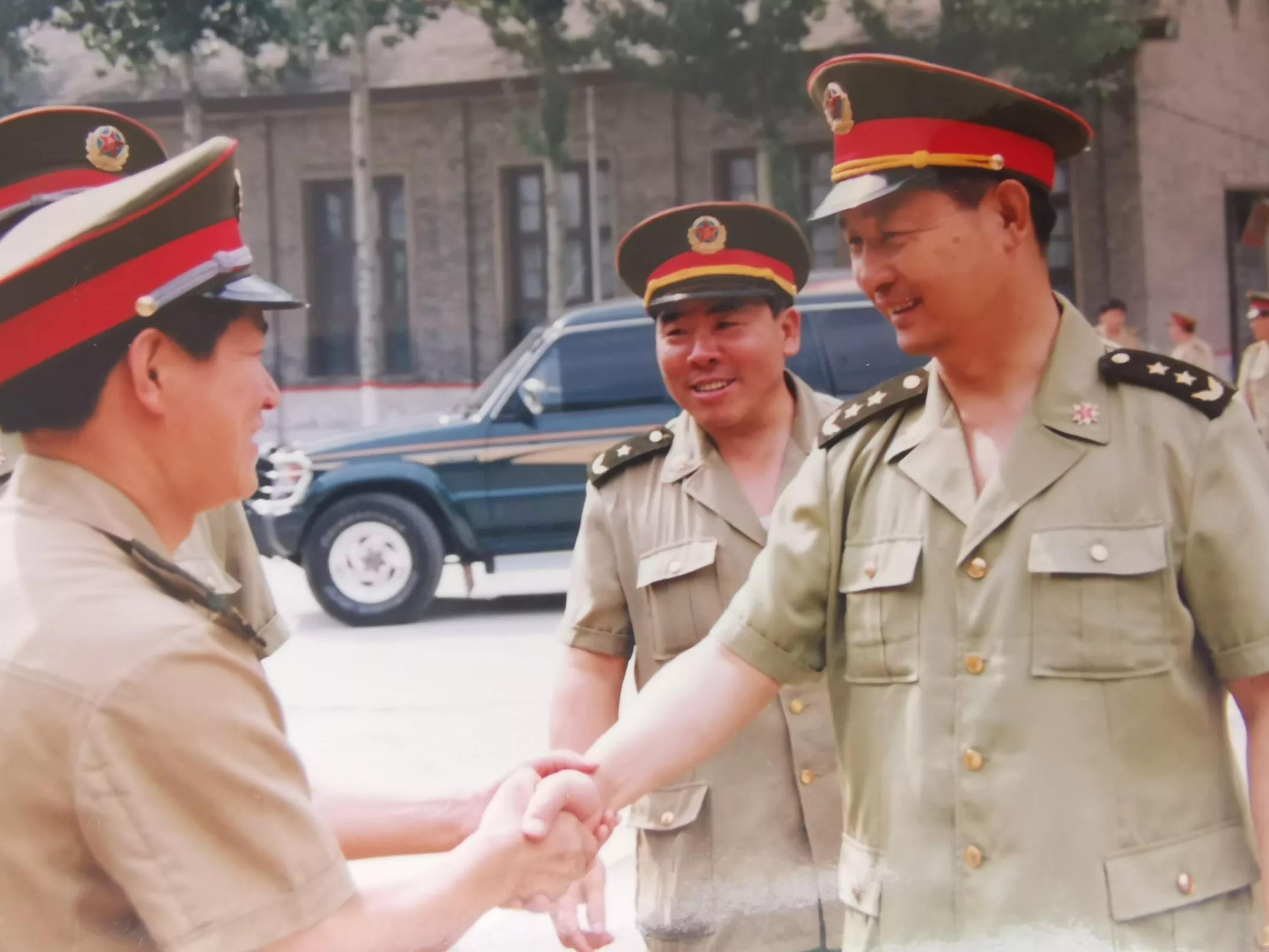 集團軍與軍的區(qū)別，概念、組織結(jié)構(gòu)與作戰(zhàn)運用的探討，集團軍與軍，概念、組織結(jié)構(gòu)與作戰(zhàn)運用的深度探討與比較